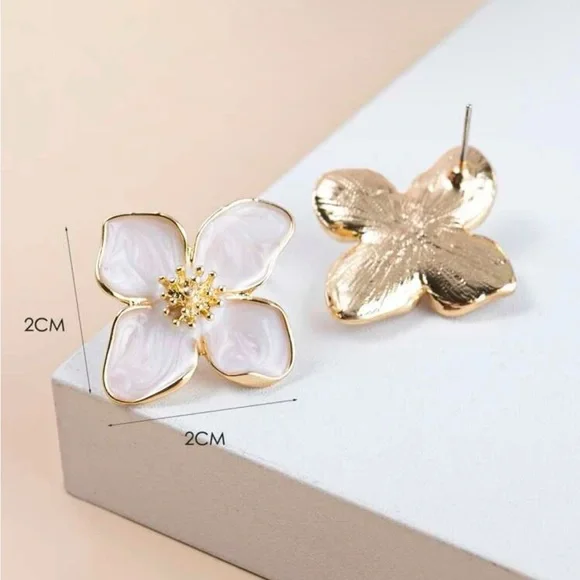 flower Earrings - Picture 3 of 4